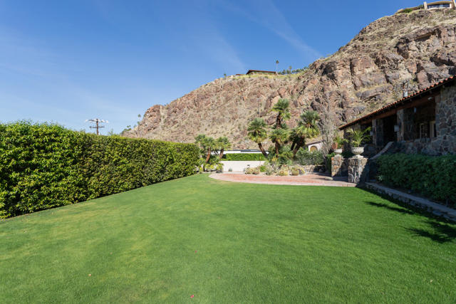 2350 S Araby Drive, Palm Springs, CA 92264