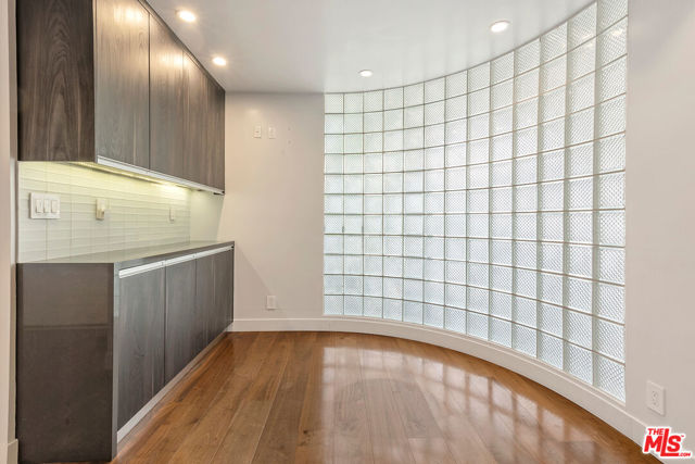 2142 Century Park Lane, Los Angeles CA: https://media.crmls.org/mediaz/4317edf2-0c35-4456-ac2c-9fd0b060bc28.jpg