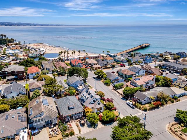 5005 Emerald Street, Capitola CA: https://media.crmls.org/mediaz/43194015-20be-4d52-949e-76aaba99b615.jpg