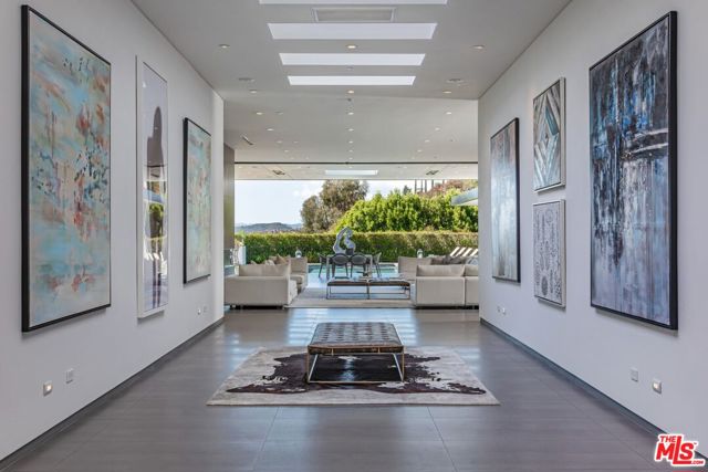 2002 LOMA VISTA Drive, Beverly Hills CA: https://media.crmls.org/mediaz/4319ddbf-02d6-47d8-bb61-5facedc6c1d3.jpg