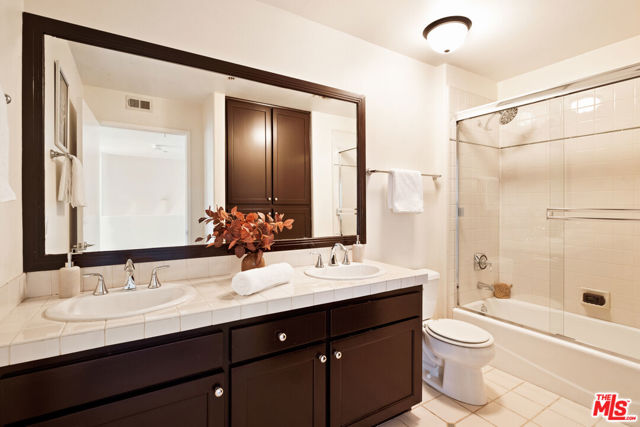 1212 Ocean Park Boulevard, Santa Monica CA: https://media.crmls.org/mediaz/431a421b-6aa7-4da3-b3e4-3add4777b94f.jpg