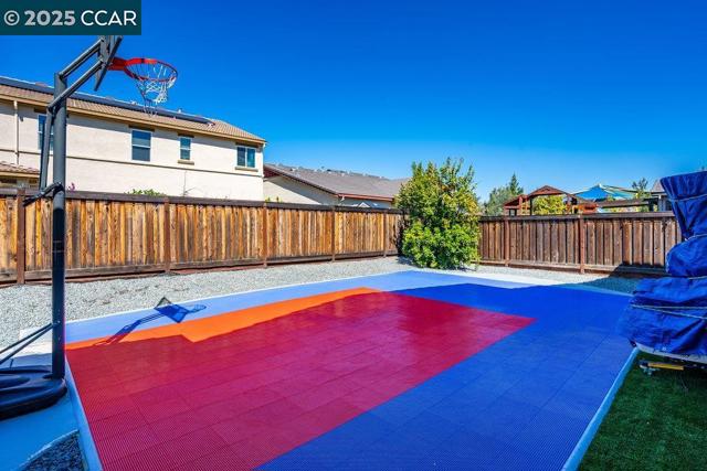 363 Fletcher Lane, Brentwood CA: https://media.crmls.org/mediaz/431ad218-caa1-46bd-b846-69fea12867a3.jpg