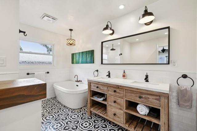 3279 N Cabrillo Highway, Half Moon Bay CA: https://media.crmls.org/mediaz/431b06e9-e8f8-4e2b-a821-c29a7f7c5524.jpg