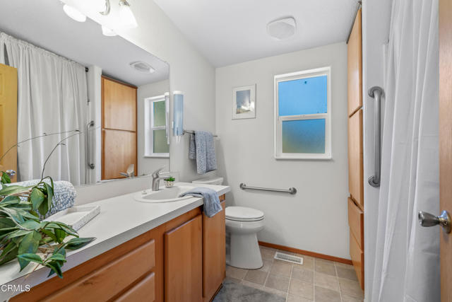 18700 Hare Creek Terrace, Fort Bragg CA: https://media.crmls.org/mediaz/431b268e-289b-46a8-a805-416ea1bbea0e.jpg