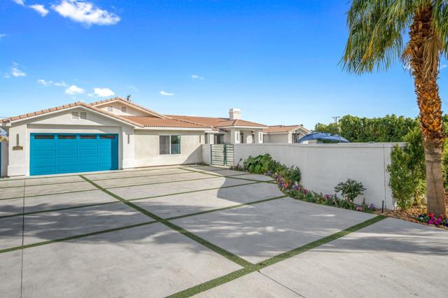 2932 N Sunrise Way, Palm Springs CA: https://media.crmls.org/mediaz/431b2da8-8b21-4916-a492-70073e2b9109.jpg