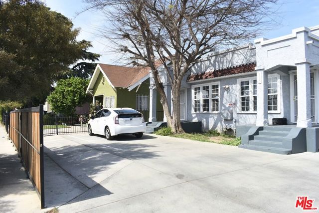 603 W 47th Street, Los Angeles CA: https://media.crmls.org/mediaz/431bac10-b317-4ccd-b8d7-22032624834b.jpg