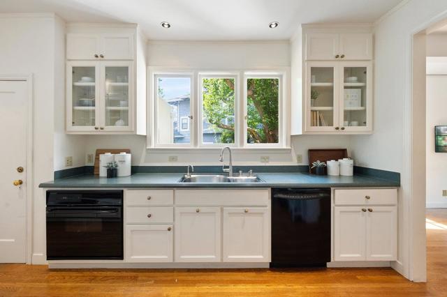 706 Edgewood Road, San Mateo CA: https://media.crmls.org/mediaz/431bc418-47b8-401a-82ca-0806e640145f.jpg