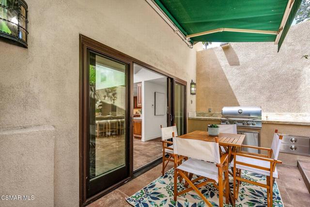 4456 Hayvenhurst Avenue, Encino CA: https://media.crmls.org/mediaz/431bf2d7-c837-4cdf-8412-127c2b629946.jpg