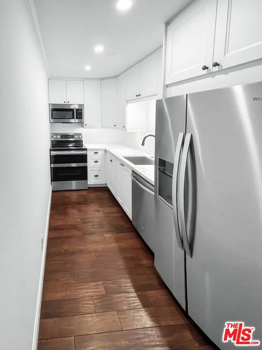 837 N West Knoll Drive, West Hollywood CA: https://media.crmls.org/mediaz/431c2082-3094-4cc2-8cdd-b912258c49b6.jpg