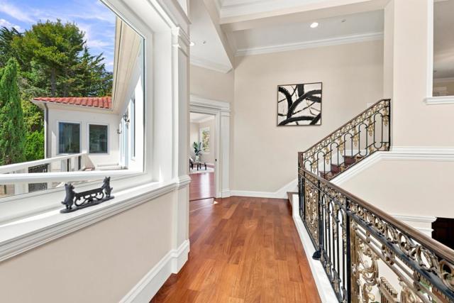 150 New Place Road, Hillsborough CA: https://media.crmls.org/mediaz/431c52be-25e9-4d34-a082-04812820c3e5.jpg