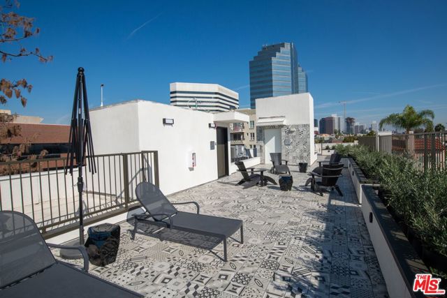 1223 Wellesley Avenue, Los Angeles CA: https://media.crmls.org/mediaz/431c7ec7-70db-4215-a0d8-03a9414f788c.jpg