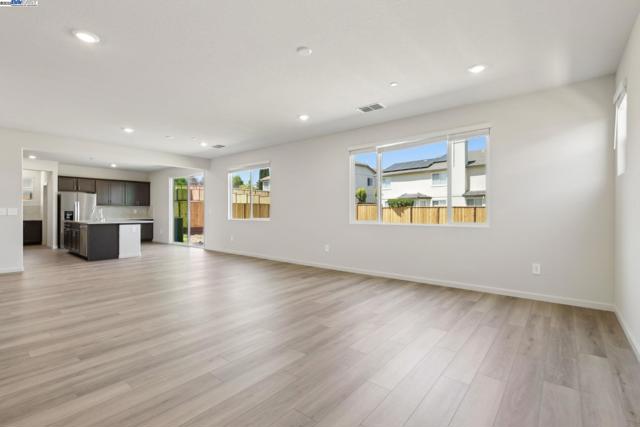 5204 Cardinal Court, Antioch CA: https://media.crmls.org/mediaz/431cbaf5-12a8-4df4-a9ab-0fa083c72f16.jpg