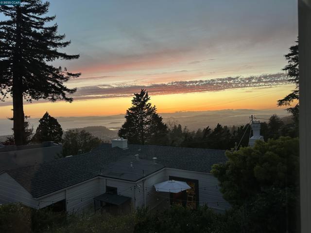 680 Grizzly Peak Blvd, Berkeley CA: https://media.crmls.org/mediaz/431cf651-2e95-4709-82c6-47667353f14e.jpg