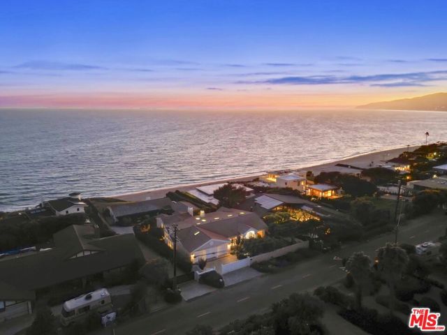 7335 Birdview Avenue, Malibu CA: https://media.crmls.org/mediaz/431e0f80-1a3c-41fa-942a-8e655fea175a.jpg