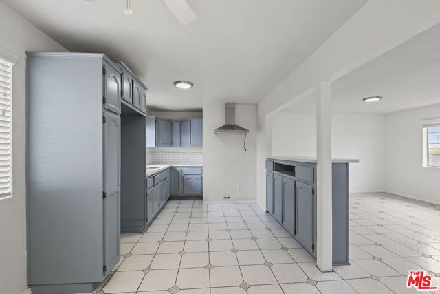 1060 Mcfarland Avenue, Wilmington CA: https://media.crmls.org/mediaz/431e11bf-63c4-410c-9bd4-d08319bfaaa7.jpg
