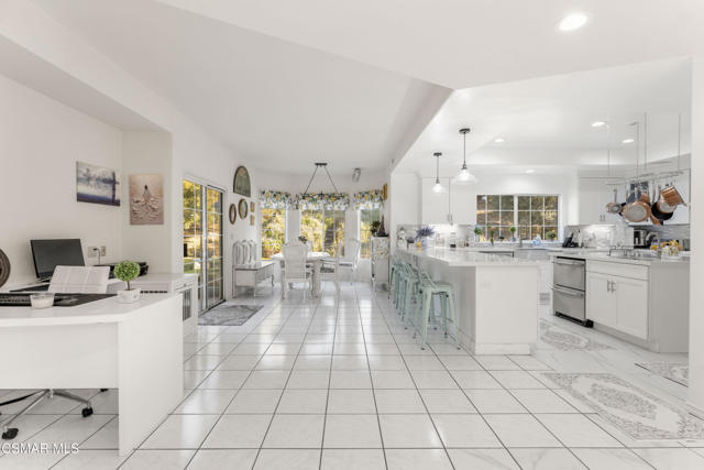 6417 Turfway Road, Moorpark CA: https://media.crmls.org/mediaz/431e239c-95f1-4a7a-a589-b6663d913cc9.jpg