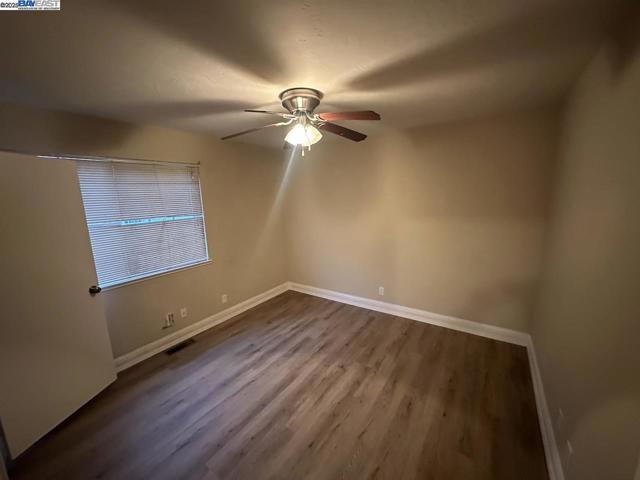 7608 Arthur St, Oakland CA: https://media.crmls.org/mediaz/431f777e-cc2b-4649-b49c-4f15bb2b906a.jpg