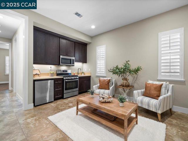 1927 Vintage Cir, Brentwood CA: https://media.crmls.org/mediaz/431f8c54-d1f5-406b-a0aa-bb07775d0d32.jpg
