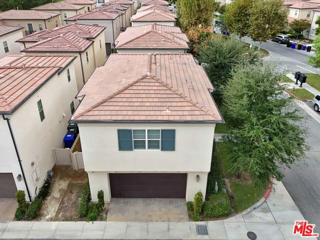 21990 Moveo Drive, Santa Clarita CA: https://media.crmls.org/mediaz/43203ef7-7971-4e51-bbe6-7b3ca93f58e8.jpg