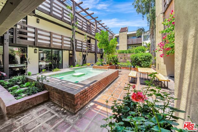 320 S Ardmore Avenue, Los Angeles CA: https://media.crmls.org/mediaz/4320b764-0291-49ad-826b-dfd6341996bb.jpg