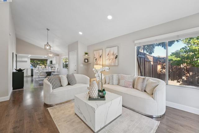 33177 Quail Drive, Union City CA: https://media.crmls.org/mediaz/43210ee9-6721-4a3e-941a-92ba14ecb78a.jpg