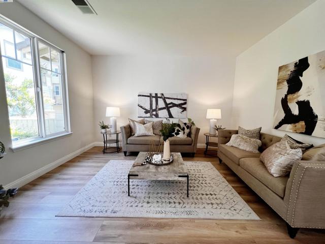 49031 Woodgrove Cmn, Fremont CA: https://media.crmls.org/mediaz/43215ca7-3687-4215-a83d-fb9f770f84e6.jpg