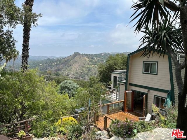 1212 Fernwood Pacific Drive, Topanga CA: https://media.crmls.org/mediaz/4321641b-38ac-4930-a111-f7750039a8ba.jpg