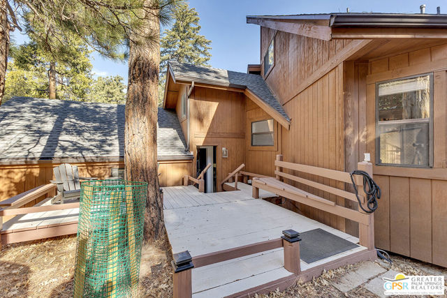 25181 Gail Drive, Idyllwild CA: https://media.crmls.org/mediaz/4321f642-b2bf-43e8-8589-b453ee103062.jpg