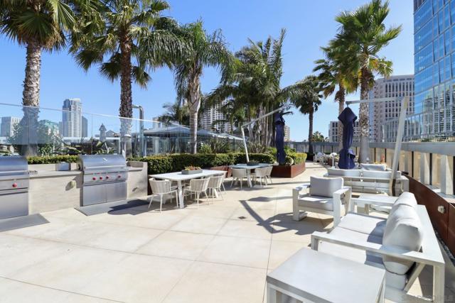 888 W E St, San Diego CA: https://media.crmls.org/mediaz/43220a9e-c13b-4c2c-bf9e-87a69fb3b108.jpg