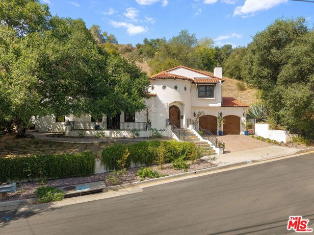 2501 Hermosita Drive photo 2