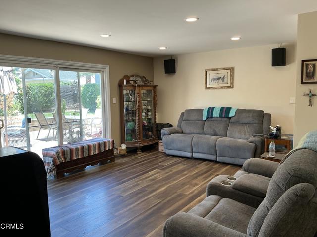 285 Second Street, Moorpark CA: https://media.crmls.org/mediaz/4322511e-cbea-46de-b491-6d1788fef5fa.jpg