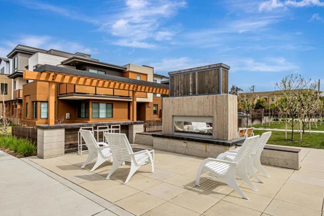 16009 Bartlett Court, Los Gatos CA: https://media.crmls.org/mediaz/4322a1d9-71dc-4b6b-b1b7-de319e01e189.jpg