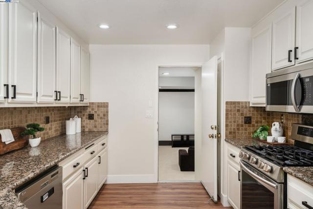 44930 Lynx Dr, Fremont CA: https://media.crmls.org/mediaz/4322c49b-9034-4c23-bfd5-2c28e90c048e.jpg