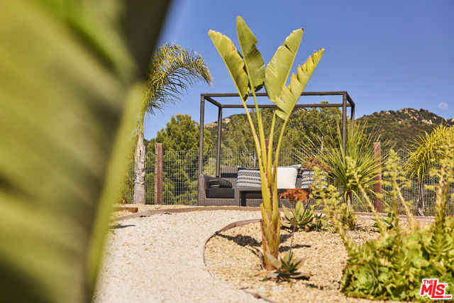 2266 Cold Canyon Road, Calabasas CA: https://media.crmls.org/mediaz/4322d785-effe-43b3-9754-295653ad1907.jpg