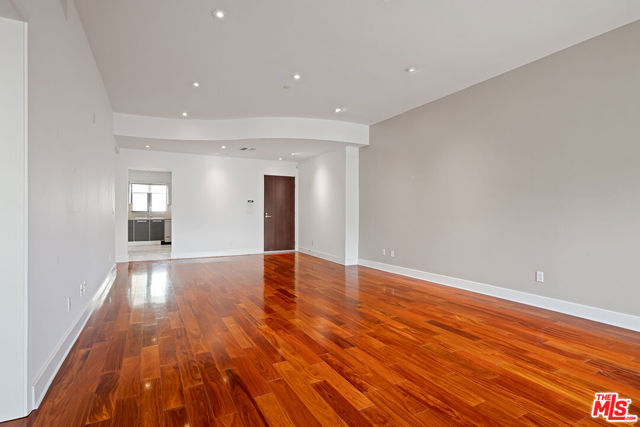 8788 Shoreham Drive, West Hollywood CA: https://media.crmls.org/mediaz/4322faa1-2073-4bc0-be6a-f42c5256c7c3.jpg