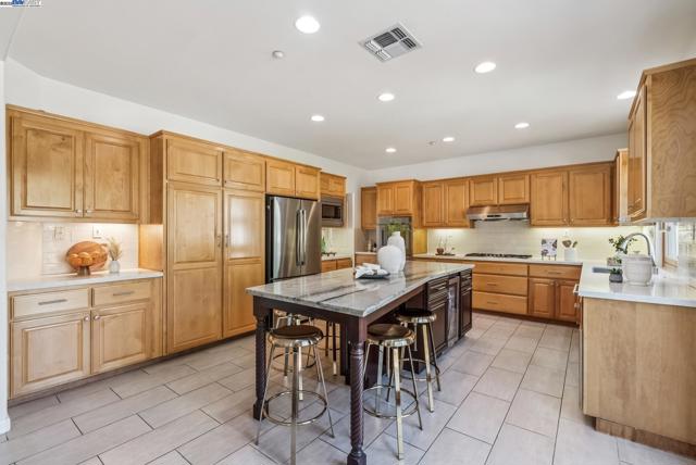 4110 Mystic View Ct, Hayward CA: https://media.crmls.org/mediaz/432344b2-3450-4a9b-84e2-9fa229816298.jpg