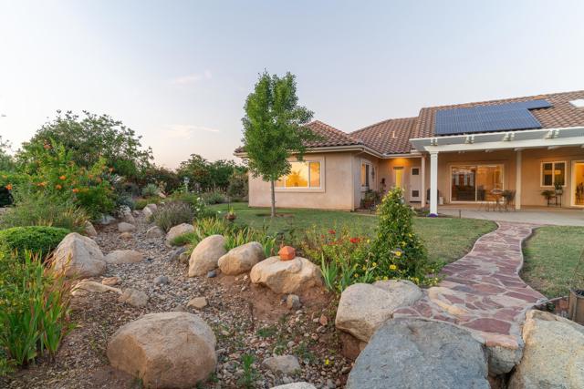 30646 Red Hawk Road, Valley Center CA: https://media.crmls.org/mediaz/43236495-0099-4830-9a99-bf39341bb18b.jpg