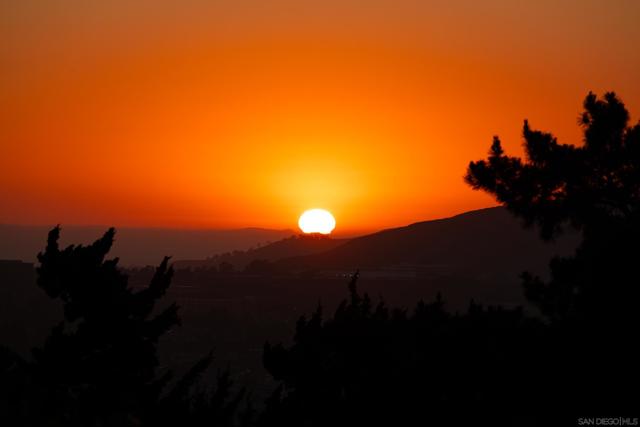 13671 Orchard Gate Rd, Poway CA: https://media.crmls.org/mediaz/4323b00a-8130-4426-a607-53ddbec0b531.jpg