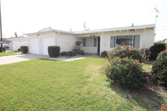 742 Jefferson Avenue, Chula Vista CA: https://media.crmls.org/mediaz/43241274-c668-492d-a79a-f492cbdad881.jpg