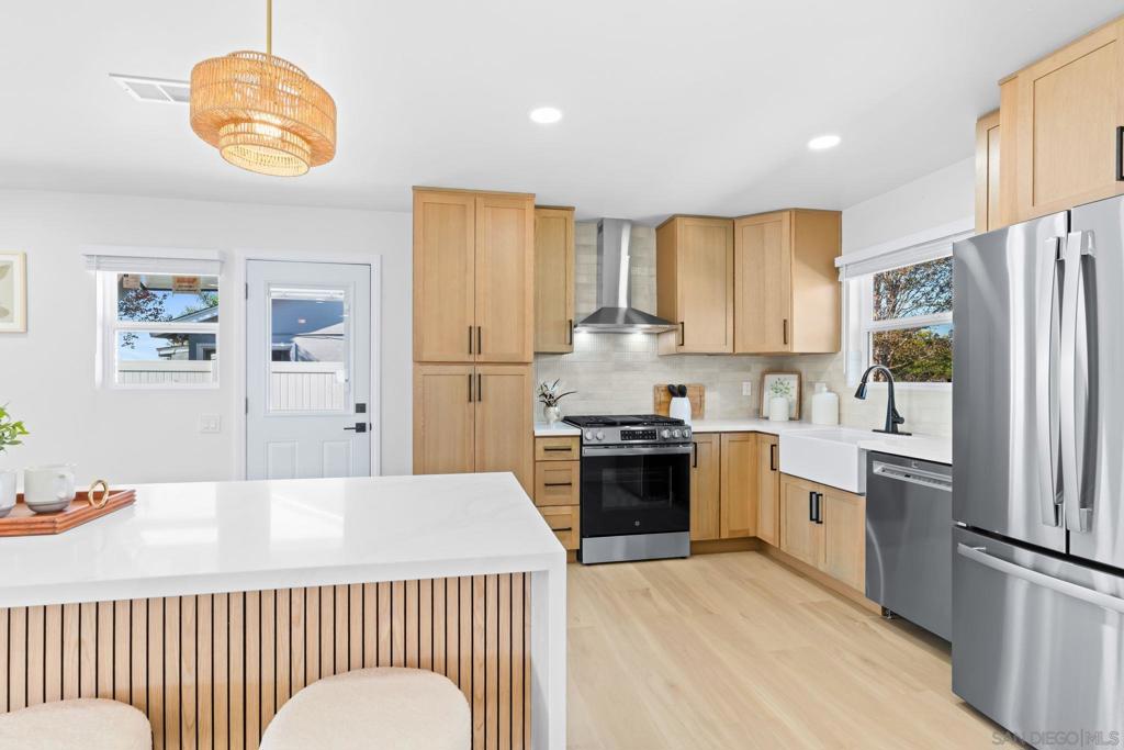 MLS #250043597SD image #6