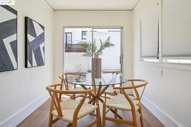 2900 Sheffield Ave, Oakland CA: https://media.crmls.org/mediaz/432505d3-d9ae-4e60-8f76-789ac27d8677.jpg