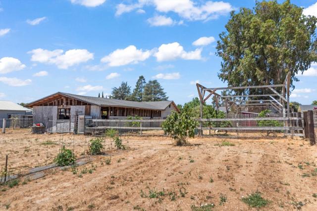 1830 Church Avenue, Gilroy CA: https://media.crmls.org/mediaz/4325a688-e921-47fe-a5cb-af0791bc09e8.jpg