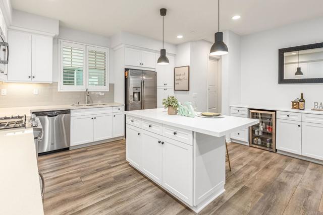 1003 Overton Court, Tustin CA: https://media.crmls.org/mediaz/4325e16b-ed03-407e-848a-ac8d2cf4943c.jpg