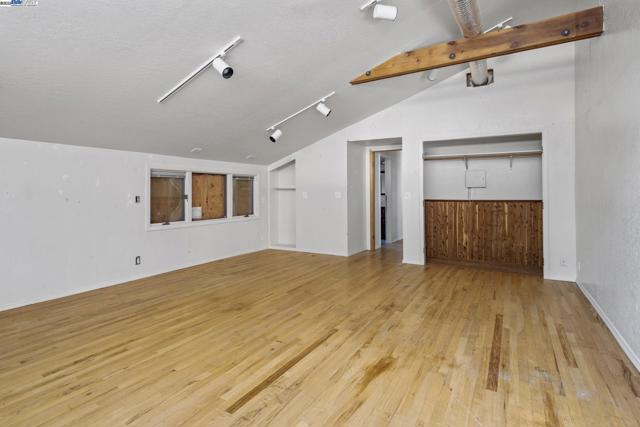 2592 Caballo Ranchero Dr, Diablo CA: https://media.crmls.org/mediaz/4325f038-d77c-4c8b-b295-b618857b1d42.jpg