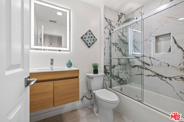 13 Pepper Court, Inglewood CA: https://media.crmls.org/mediaz/4326b6ba-6963-4fa7-b525-b865e3c1c4ad.jpg