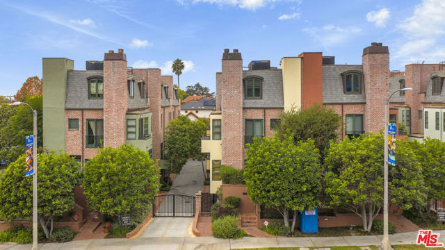 2323 S Beverly Glen Boulevard, Los Angeles CA: https://media.crmls.org/mediaz/4327dade-46ce-4e72-a937-de02e1a023a0.jpg