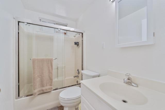240 Daphne Way, East Palo Alto CA: https://media.crmls.org/mediaz/43289d45-93fa-4427-93a5-e935fc5a74c0.jpg