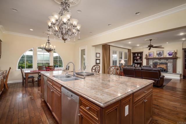 6767 Malachite Place, Carlsbad CA: https://media.crmls.org/mediaz/4328cf49-5bb7-41c4-b3c5-3178cca9f774.jpg