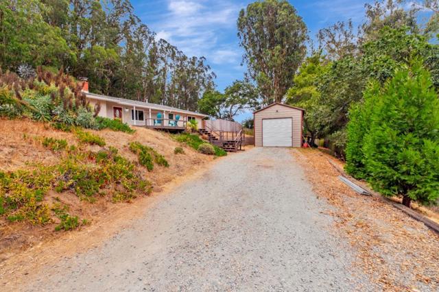 121 Pine Tree Avenue, Aromas CA: https://media.crmls.org/mediaz/4329047e-23ec-4dcb-b492-327c88052dbd.jpg