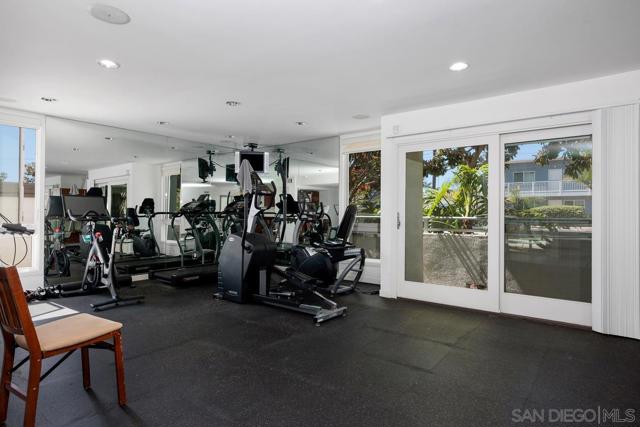 317 Pine Ave, Carlsbad CA: https://media.crmls.org/mediaz/43290b79-f204-450d-add7-841162c43357.jpg